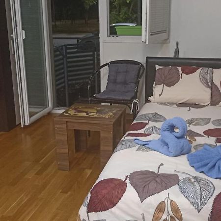 Wonderful Studio Apartment In Skopje Center Exterior photo